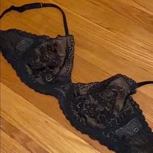 2 Victoria’s Secret Lace 36C bras black & nude